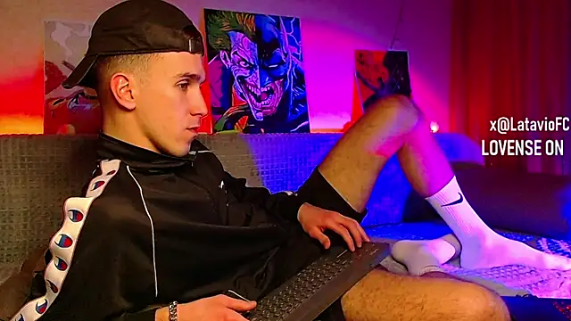 Snapshot of Midnighter_ chatting on January 31, 2025, 1:56 pm Midnighter online show from January 31, 2025, 1:56 pm