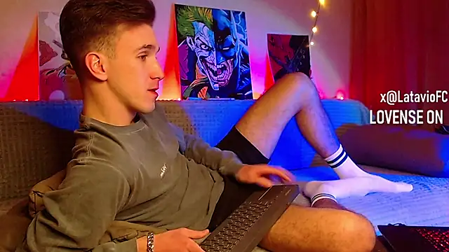 Snapshot of Midnighter_ chatting on March 6, 2025, 10:15 pm Midnighter online show from March 6, 2025, 10:15 pm