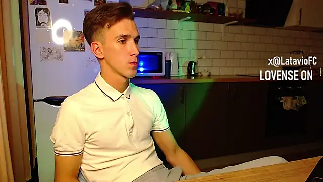 Snapshot of Midnighter_ chatting on September 18, 2025, 1:51 am Midnighter online show from September 18, 2025, 1:51 am