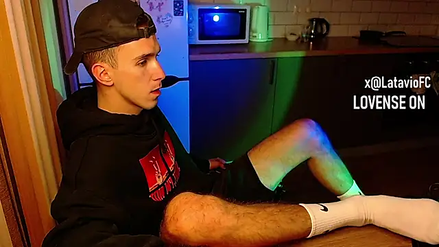 Snapshot of Midnighter_ chatting on September 25, 2025, 12:14 am Midnighter online show from September 25, 2025, 12:14 am