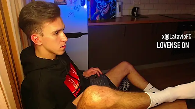 Snapshot of Midnighter_ chatting on October 29, 2025, 1:19 am Midnighter online show from October 29, 2025, 1:19 am