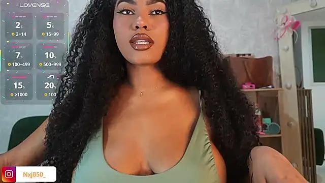 Snapshot of HOTBLACKANDWHITE2 chatting on January 12, 2026, 11:21 pm HOTBLACKANDWHITE2 online show from January 12, 2026, 11:21 pm