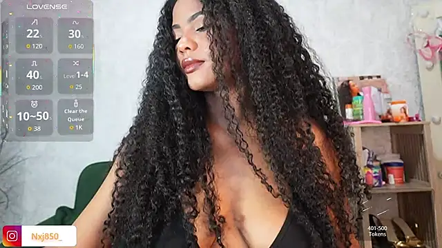 Snapshot of HOTBLACKANDWHITE2 chatting on February 1, 2026, 5:00 pm HOTBLACKANDWHITE2 online show from February 1, 2026, 5:00 pm