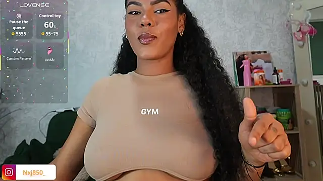 Snapshot of HOTBLACKANDWHITE2 chatting on February 8, 2026, 10:35 pm HOTBLACKANDWHITE2 online show from February 8, 2026, 10:35 pm