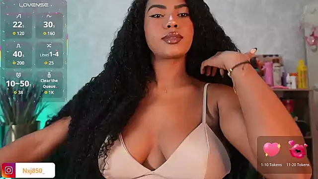 Snapshot of HOTBLACKANDWHITE2 chatting on February 19, 2026, 8:38 pm HOTBLACKANDWHITE2 online show from February 19, 2026, 8:38 pm