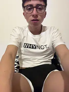 CamiRojas boy online show from October 31, 2025, 4:13 am