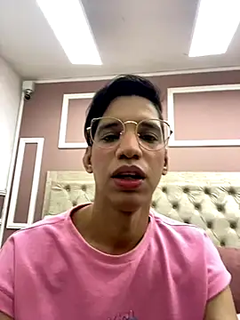 Snapshot of Ariel_Femboy_ chatting on November 18, 2025, 8:35 pm Ariel Femboy online show from November 18, 2025, 8:35 pm