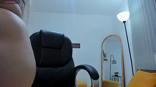 Snapshot of camiilaa1 chatting on December 8, 2024, 7:05 am camiilaa1 online show from December 8, 2024, 7:05 am