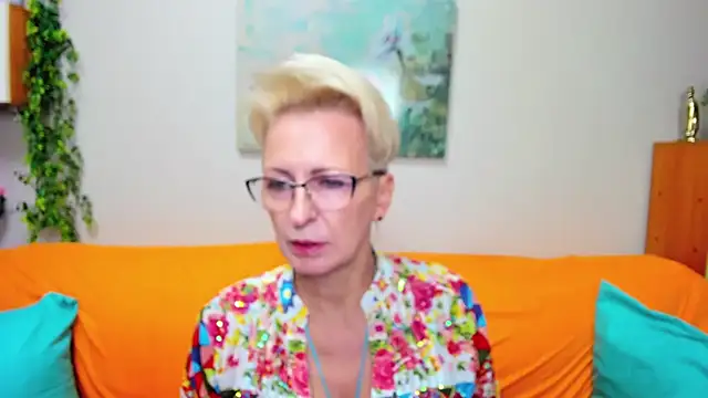 Snapshot of iamyourdream89 chatting on October 12, 2025, 1:10 pm iamyourdream89 online show from October 12, 2025, 1:10 pm