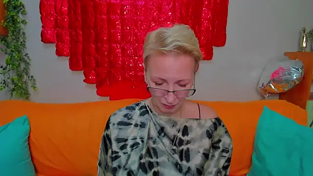 iamyourdream89 online show from February 8, 2026, 6:00 pm