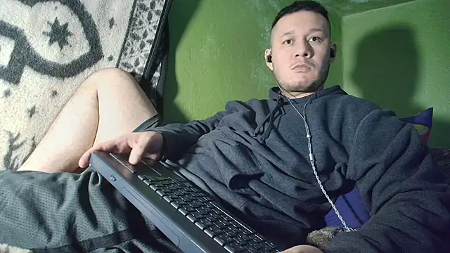 Snapshot of sweet_cock28 chatting on January 17, 2026, 3:22 am sweet cock28 online show from January 17, 2026, 3:22 am