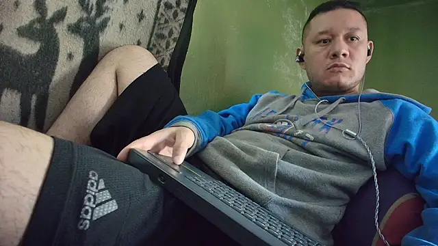 Snapshot of sweet_cock28 chatting on February 11, 2026, 3:28 pm sweet cock28 online show from February 11, 2026, 3:28 pm