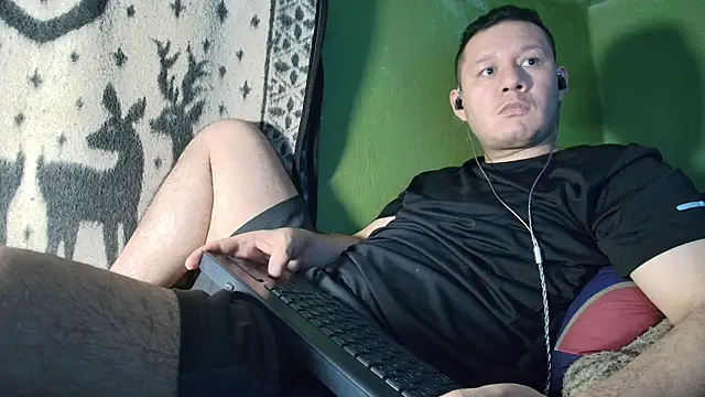 Snapshot of sweet_cock28 chatting on April 14, 2026, 3:23 am sweet cock28 online show from April 14, 2026, 3:23 am