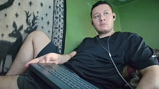 Snapshot of sweet_cock28 chatting on April 17, 2026, 3:15 pm sweet cock28 online show from April 17, 2026, 3:15 pm