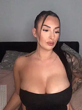 Mia-Bremer online show from November 8, 2025, 9:53 am