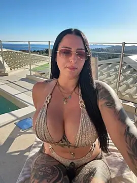 Mia-Bremer online show from June 5, 2026, 4:02 pm
