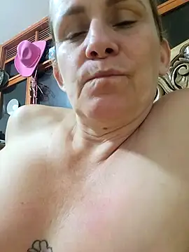 Snapshot of SeductionSilera chatting on January 6, 2026, 5:33 am SeductionSilera online show from January 6, 2026, 5:33 am