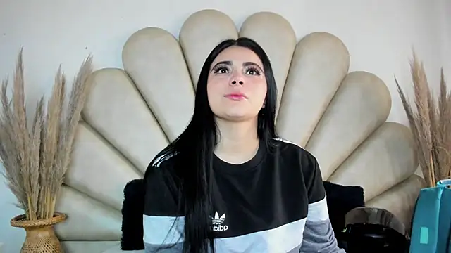 Natasha  Blue online show from November 30, 2025, 12:20 pm