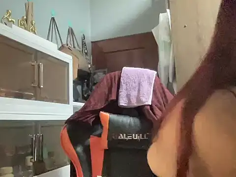 UrLove Marga online show from November 17, 2025, 10:37 pm