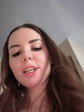 Snapshot of Alina_Vibe_Me chatting on March 8, 2025, 2:45 am Alina Vibe Me online show from March 8, 2025, 2:45 am