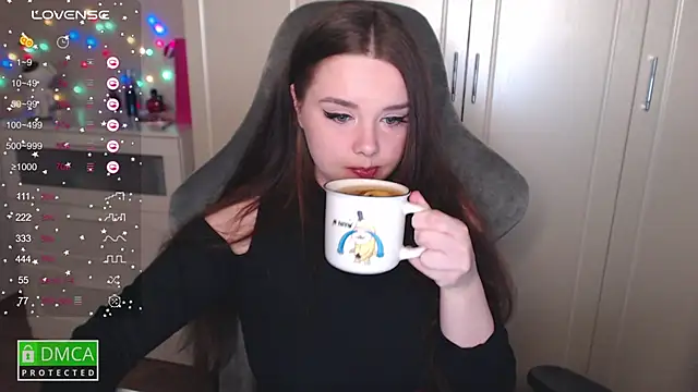 aliice cutie online show from March 1, 2025, 8:42 pm