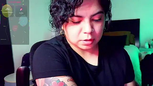 kimmiakiss22 online show from November 16, 2025, 2:39 am