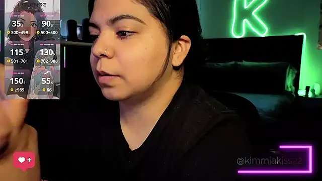 kimmiakiss22 online show from May 30, 2026, 12:30 am