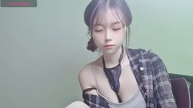 VaerySaenz online show from December 17, 2024, 3:39 am