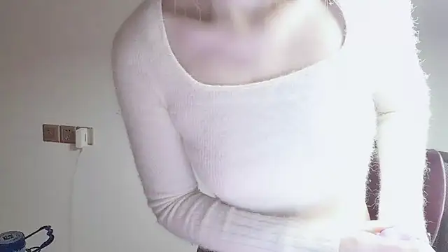 VaerySaenz online show from March 8, 2025, 2:19 pm