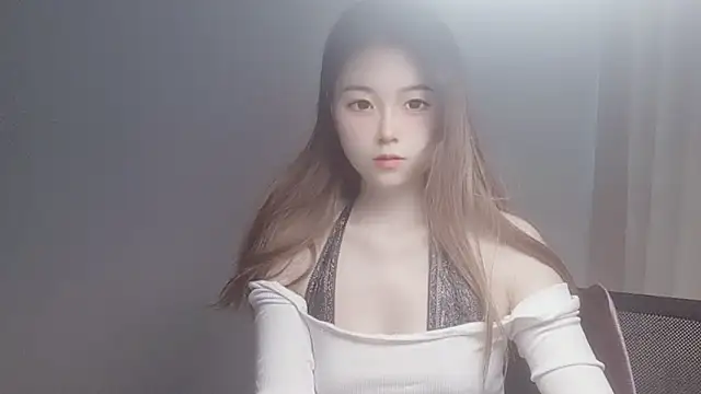 VaerySaenz online show from March 21, 2025, 5:00 am