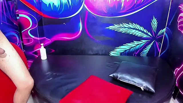hot-threesome online show from June 6, 2026, 11:20 pm