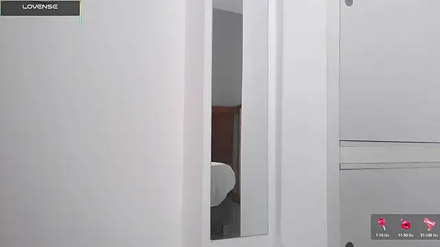 Snapshot of mini_kunis chatting on December 18, 2025, 7:42 pm mini kunis online show from December 18, 2025, 7:42 pm