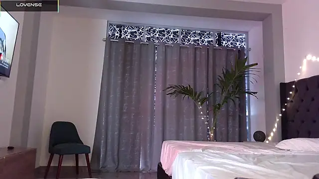 Snapshot of mini_kunis chatting on February 21, 2026, 6:42 pm mini kunis online show from February 21, 2026, 6:42 pm