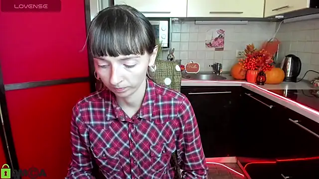 TayanaJons online show from November 3, 2025, 7:53 am