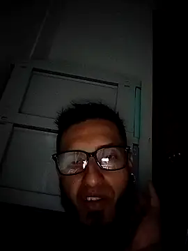 Snapshot of leo_logan chatting on December 22, 2025, 6:10 am leo logan online show from December 22, 2025, 6:10 am