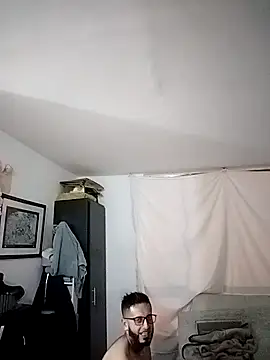 Snapshot of leo_logan chatting on December 23, 2025, 5:27 am leo logan online show from December 23, 2025, 5:27 am