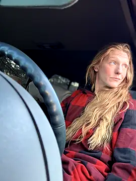 GoldenFlameGoddess online show from September 30, 2025, 2:33 pm