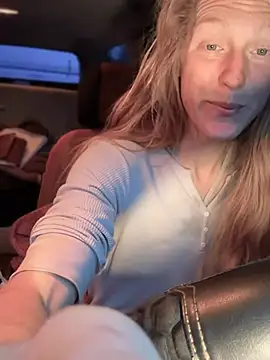 Snapshot of GoldenFlameGoddess chatting on February 11, 2026, 3:06 pm GoldenFlameGoddess online show from February 11, 2026, 3:06 pm