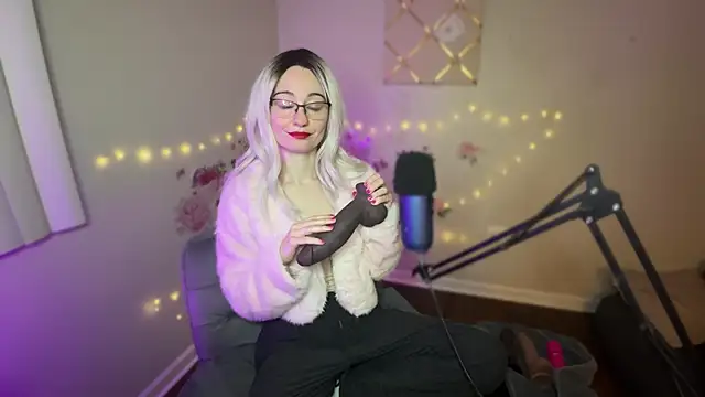 Snapshot of Starr1123 chatting on December 4, 2025, 1:15 am Starr1123 online show from December 4, 2025, 1:15 am