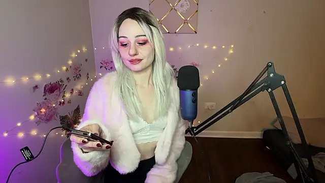 Snapshot of Starr1123 chatting on February 4, 2026, 4:07 am Starr1123 online show from February 4, 2026, 4:07 am