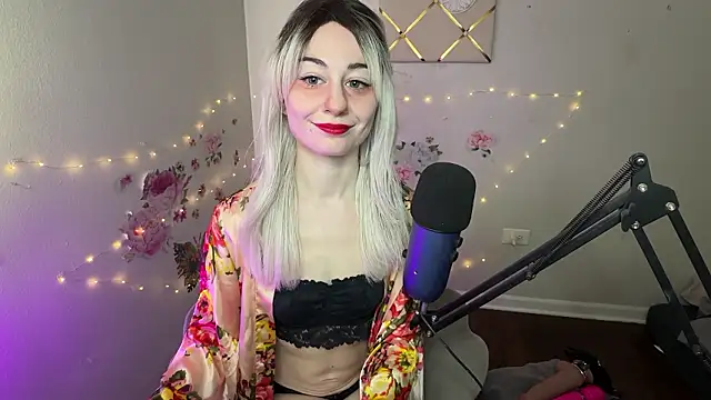 Snapshot of Starr1123 chatting on February 13, 2026, 9:22 pm Starr1123 online show from February 13, 2026, 9:22 pm