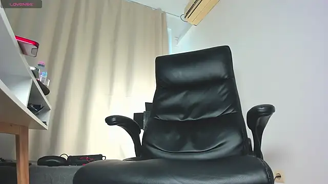 Snapshot of Findom_guy chatting on October 16, 2025, 1:23 pm Findom guy online show from October 16, 2025, 1:23 pm