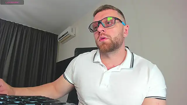 Snapshot of Findom_guy chatting on December 14, 2025, 12:32 pm Findom guy online show from December 14, 2025, 12:32 pm