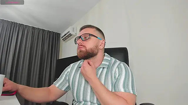 Snapshot of Findom_guy chatting on January 13, 2026, 4:01 pm Findom guy online show from January 13, 2026, 4:01 pm