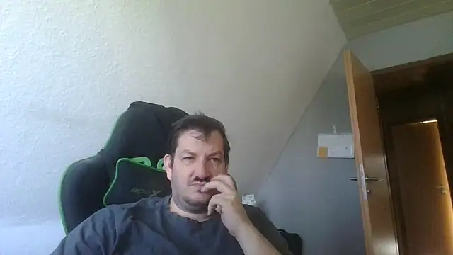 Snapshot of Golffahrer1982 chatting on September 22, 2025, 8:27 am Golffahrer1982 online show from September 22, 2025, 8:27 am