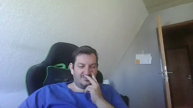 Snapshot of Golffahrer1982 chatting on September 23, 2025, 8:50 am Golffahrer1982 online show from September 23, 2025, 8:50 am