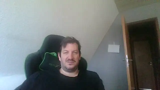 Snapshot of Golffahrer1982 chatting on November 4, 2025, 9:30 am Golffahrer1982 online show from November 4, 2025, 9:30 am