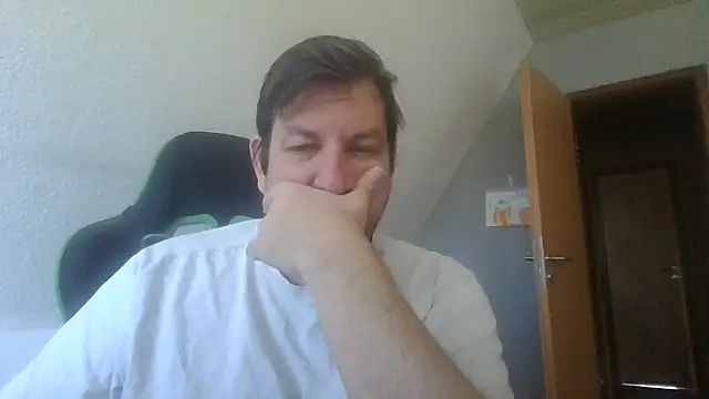 Snapshot of Golffahrer1982 chatting on November 10, 2025, 11:09 am Golffahrer1982 online show from November 10, 2025, 11:09 am