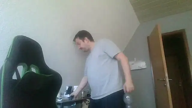 Snapshot of Golffahrer1982 chatting on January 17, 2026, 12:10 pm Golffahrer1982 online show from January 17, 2026, 12:10 pm