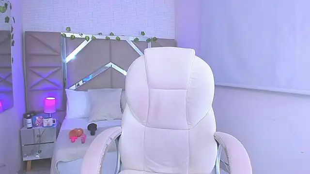 Zoe Lennoxx online show from December 28, 2024, 4:30 pm